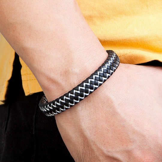 Gevlochten leren armband heren met RVS sluiting, Zwart + Wit, om arm | Cadeauplek